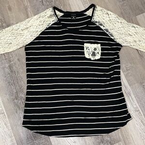 Empyre - Women’s - Quarter Sleeve Shirt  With Lace Detail - Black/White - Size L